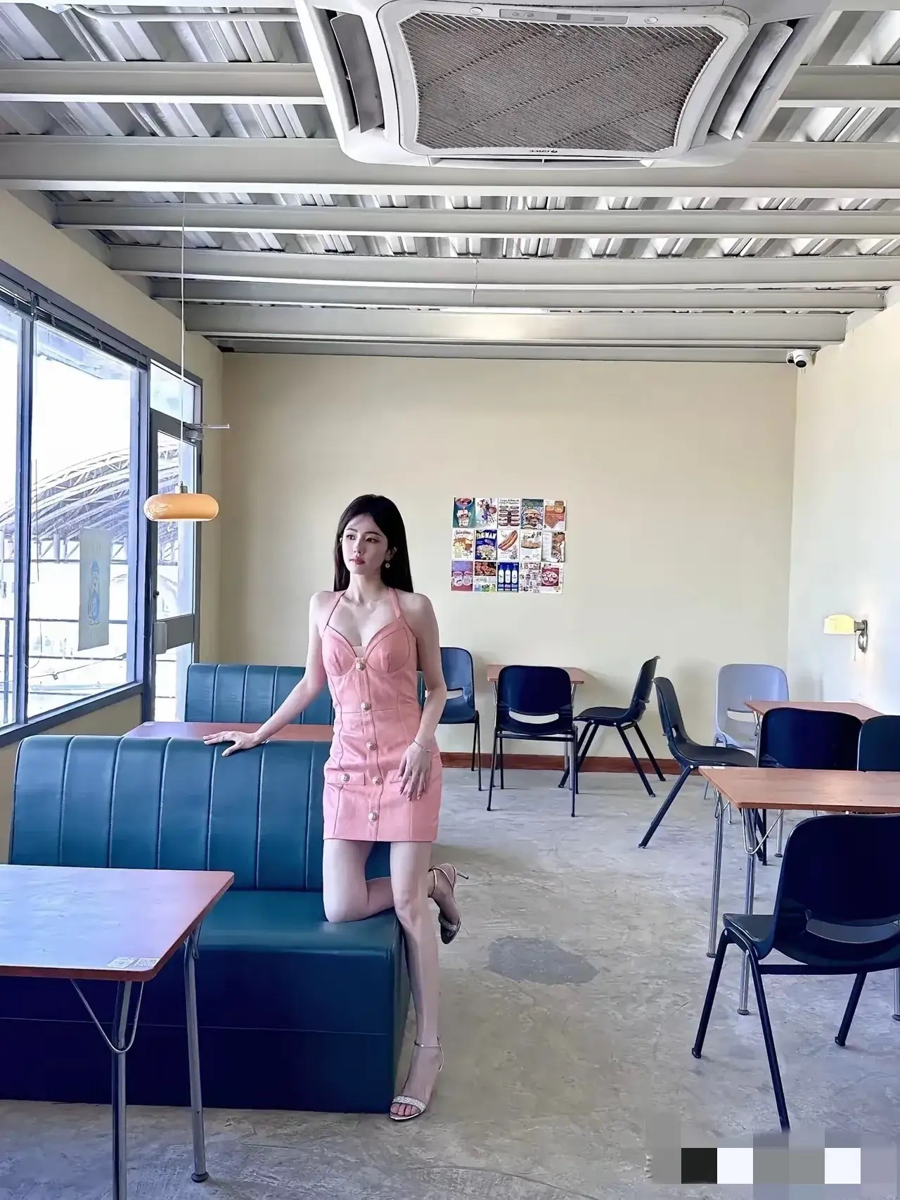 网传白鹿李昀锐搭开到茶蘼白鹿真的挺白的，想不到身材比模特还好 