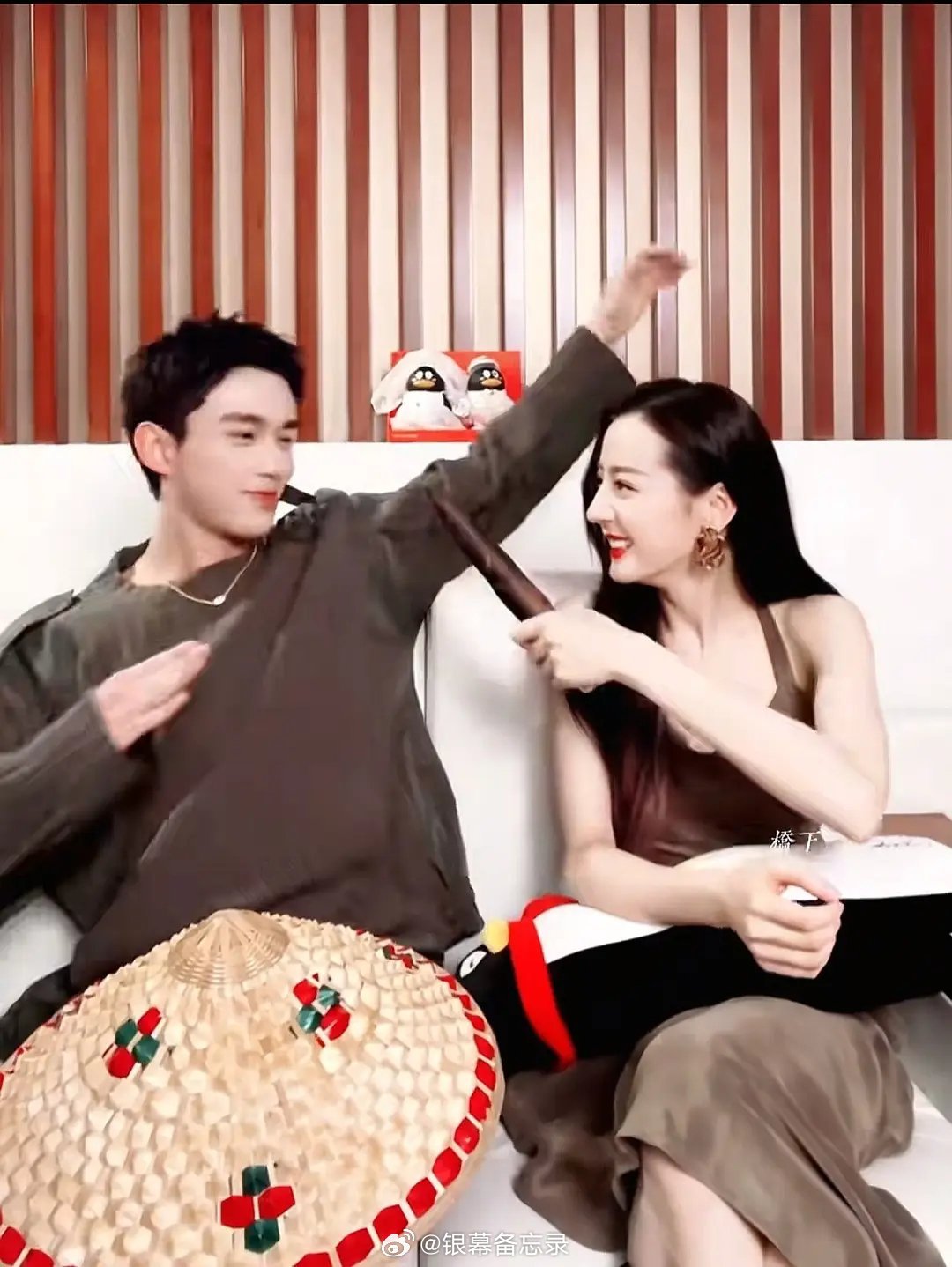 吴磊×迪丽热巴这对是真的好嗑，氛围感拉满