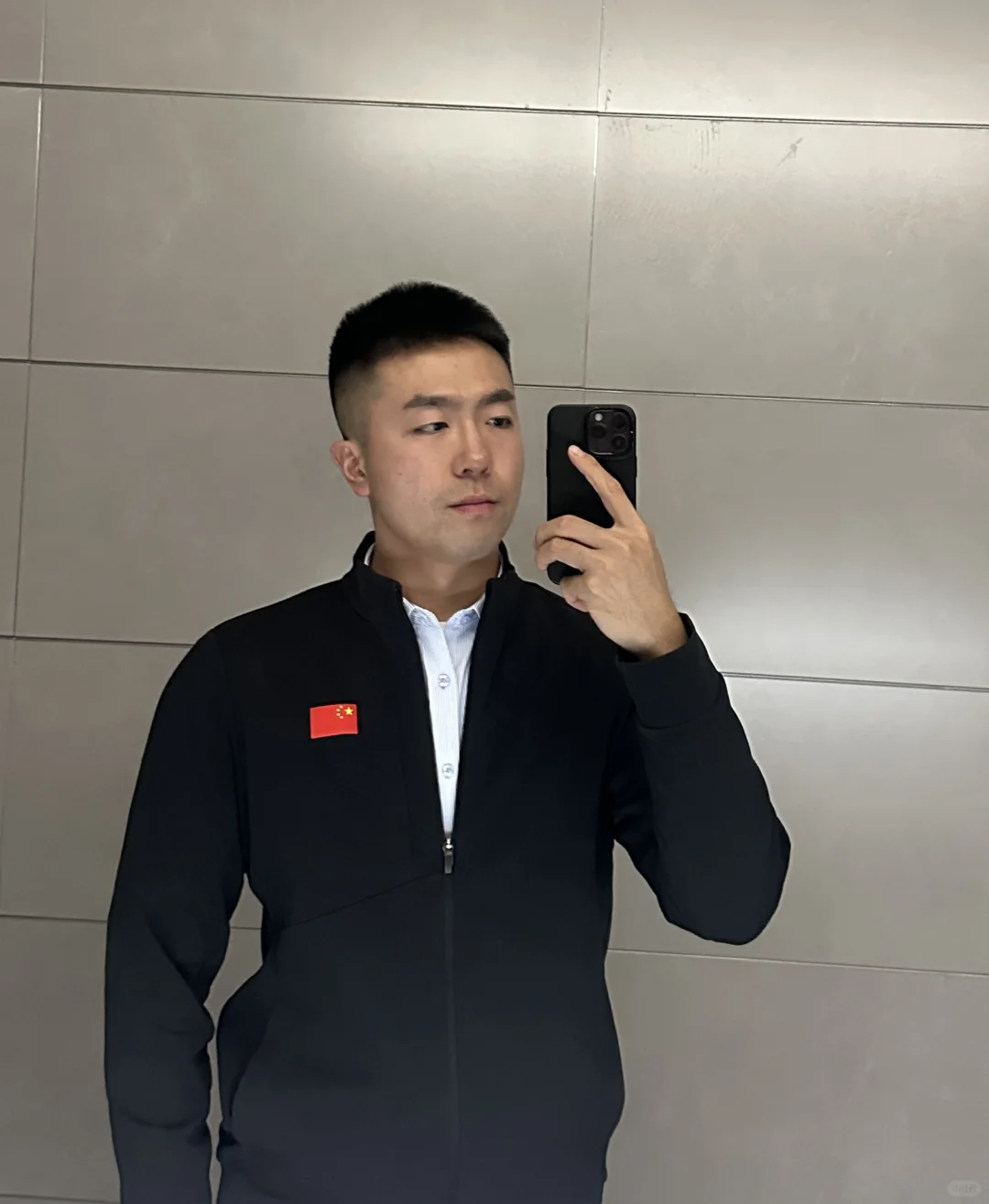 星光弥漫，但我只记得你的眼