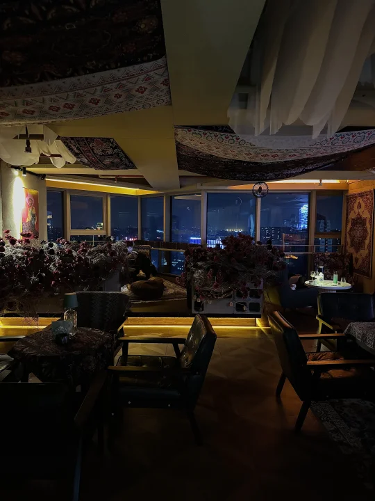 佛山新开的！！美到失语的高空夜景bar…