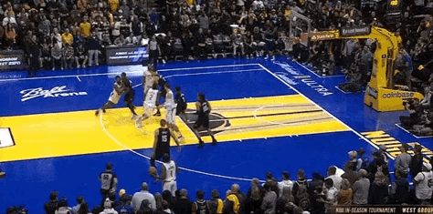 快船发出边线球，乔治干拔三分球卡在篮脖子上！

NBA季中锦标赛西部B组快船对阵