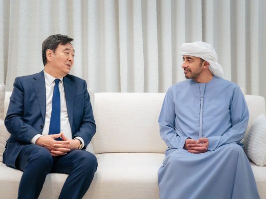 中国政府中东问题特使翟隽访问阿联酋，会见副总理兼外长阿卜杜拉。阿方表示不是战争当