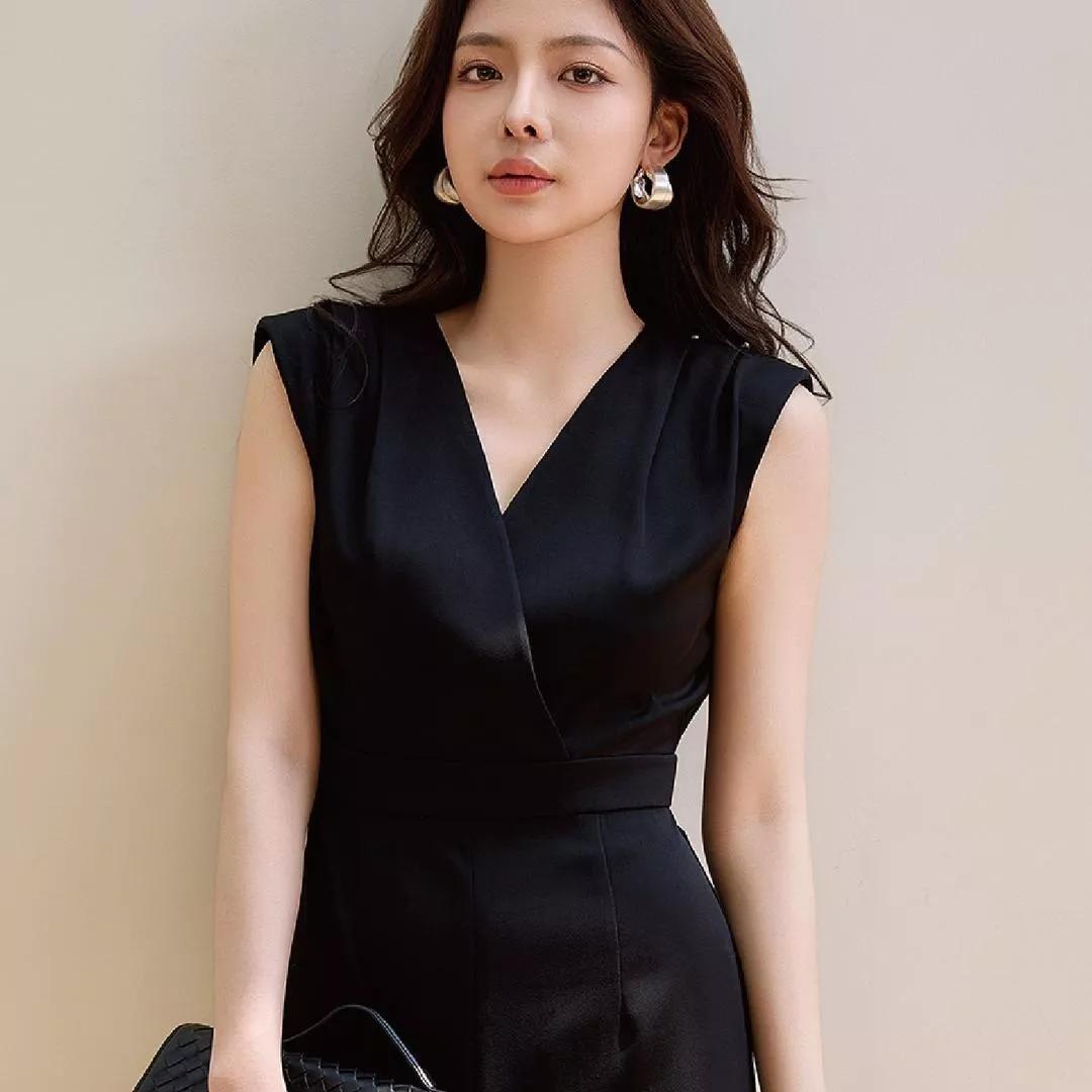优雅黑裙，低调又精致，尽显女性魅力！气质黑裙搭配 气质黑裙 轻奢时尚黑裙 气质吊
