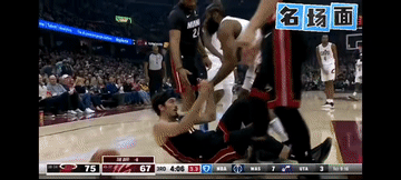 哈登累啊！背靠背对于36岁的老将是个煎熬，即使这样他还在友好地去拉对手！[赞][