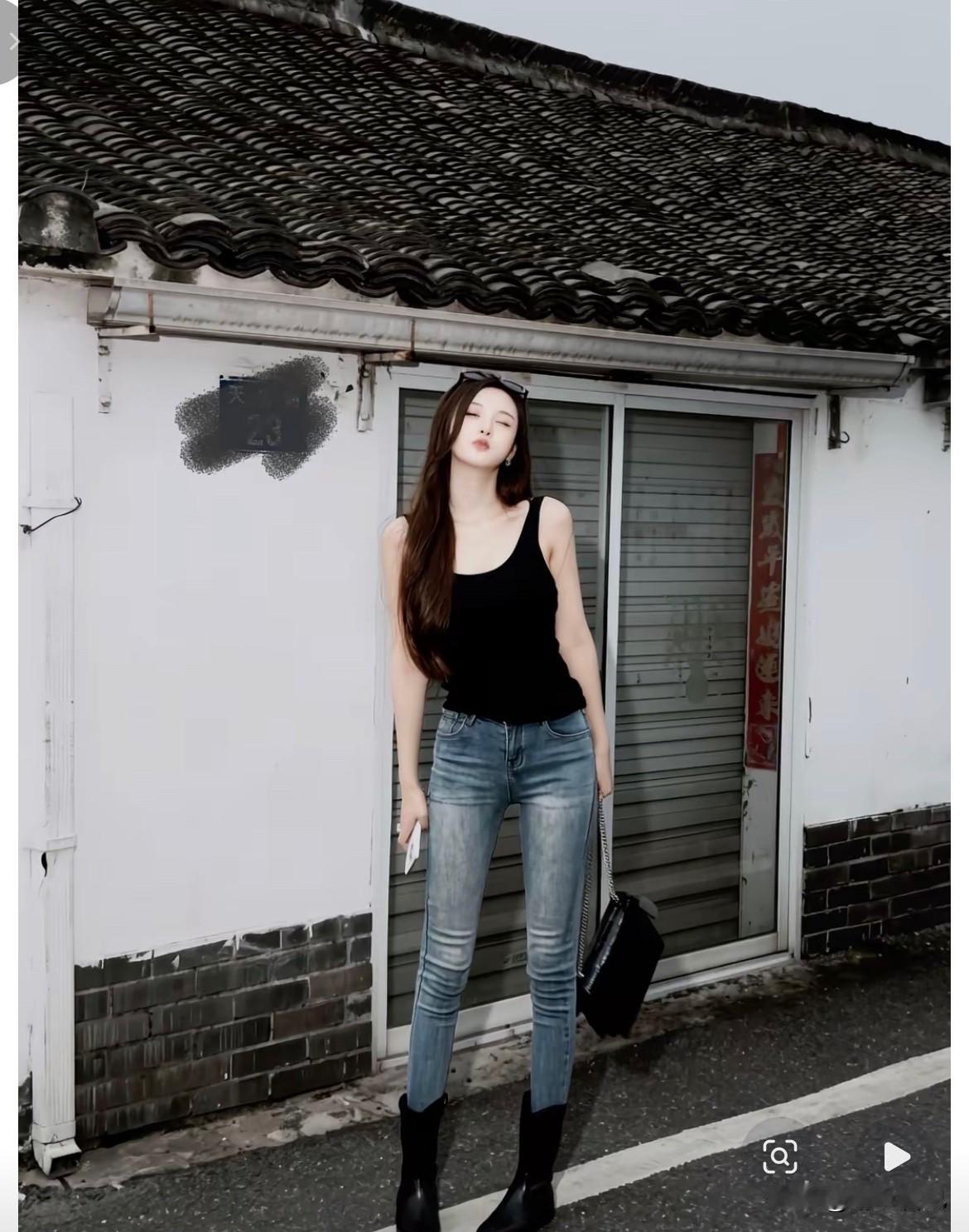 你发现了吗？

张颖颖多半又谈恋爱了！

好些细碎的小细节都能佐证这点。
9月5