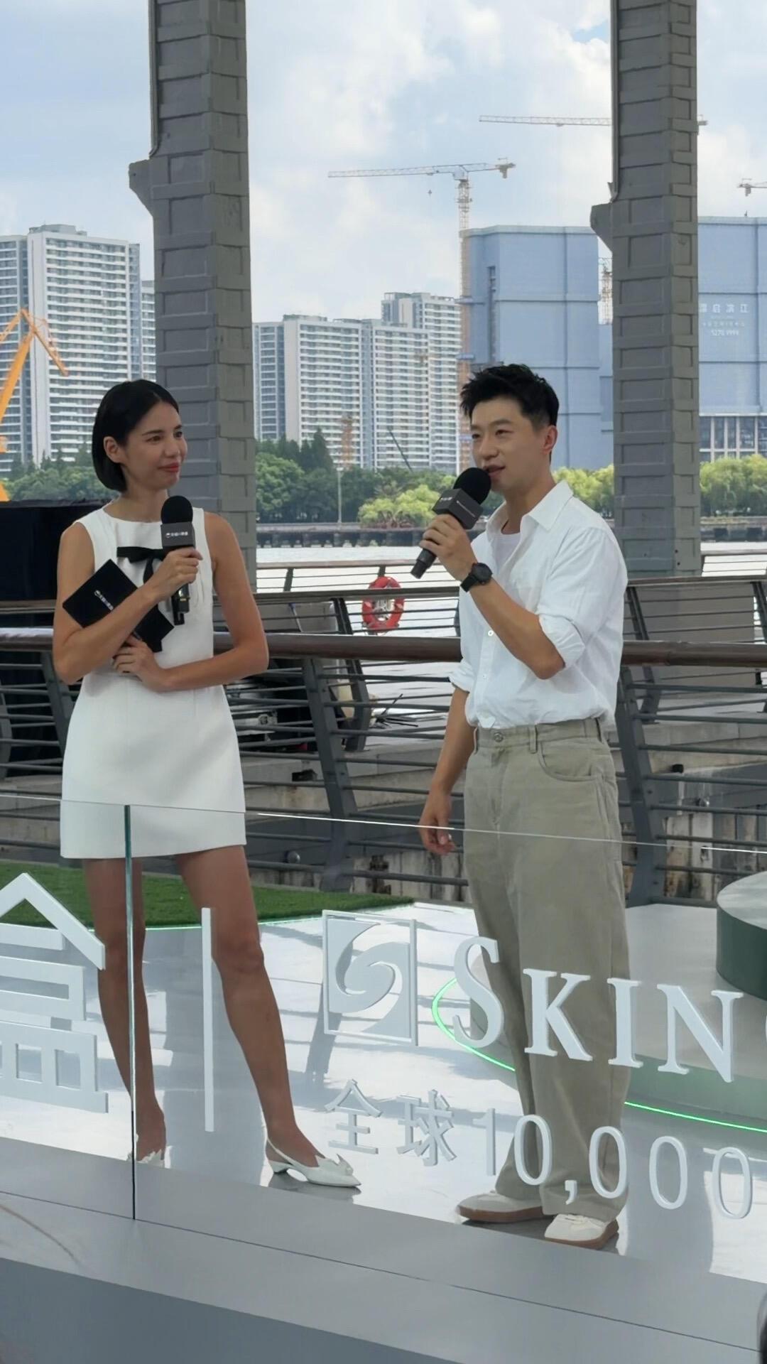 马龙真的不像奔四的人，好年轻的龙队，代言人的形象很符合，生龙活虎的精神状态！
感