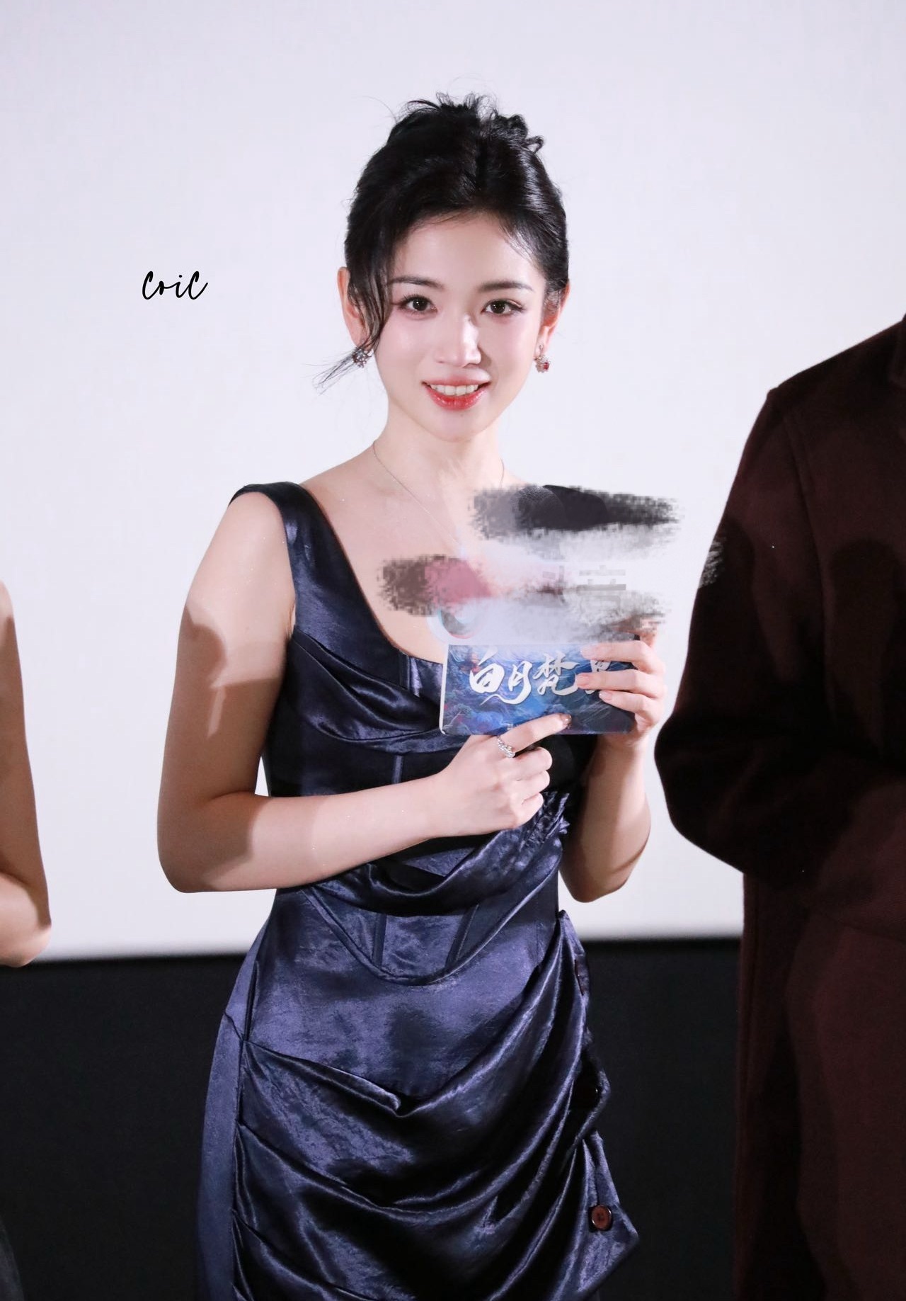 代露娃生图  代露娃浓颜系美女 代露娃「白月梵星」微博追剧团状态好好啊，状态好好