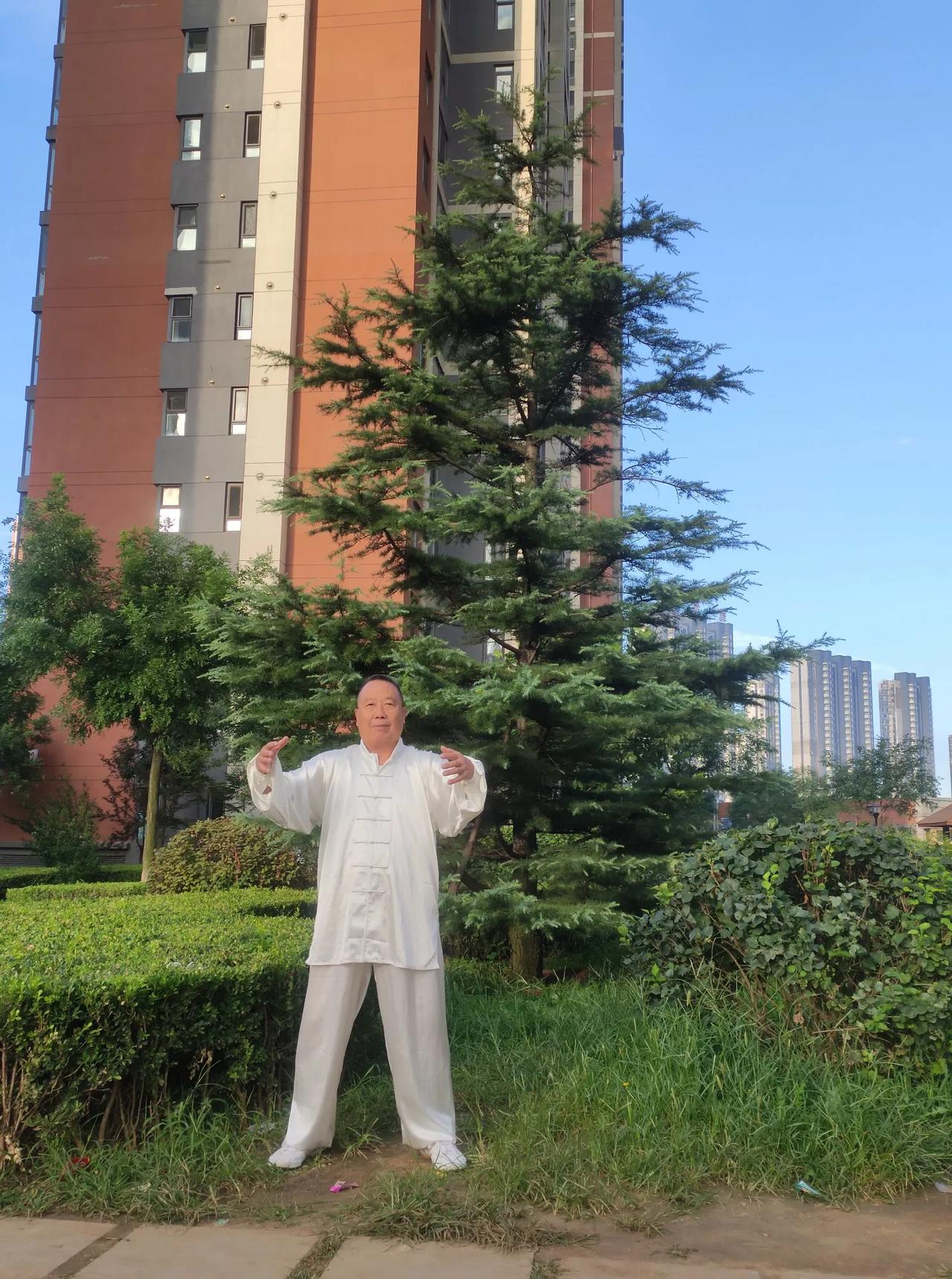 “春季养生”

冬去春来万物复苏，
春回大地百鸟高歌。
溪河欢唱江湖归海，
地绿