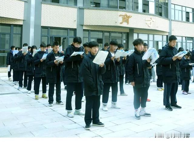 再说八十年代中专生
在湖南，以1983年分界，之前的中专是从高中生中招收，招中专