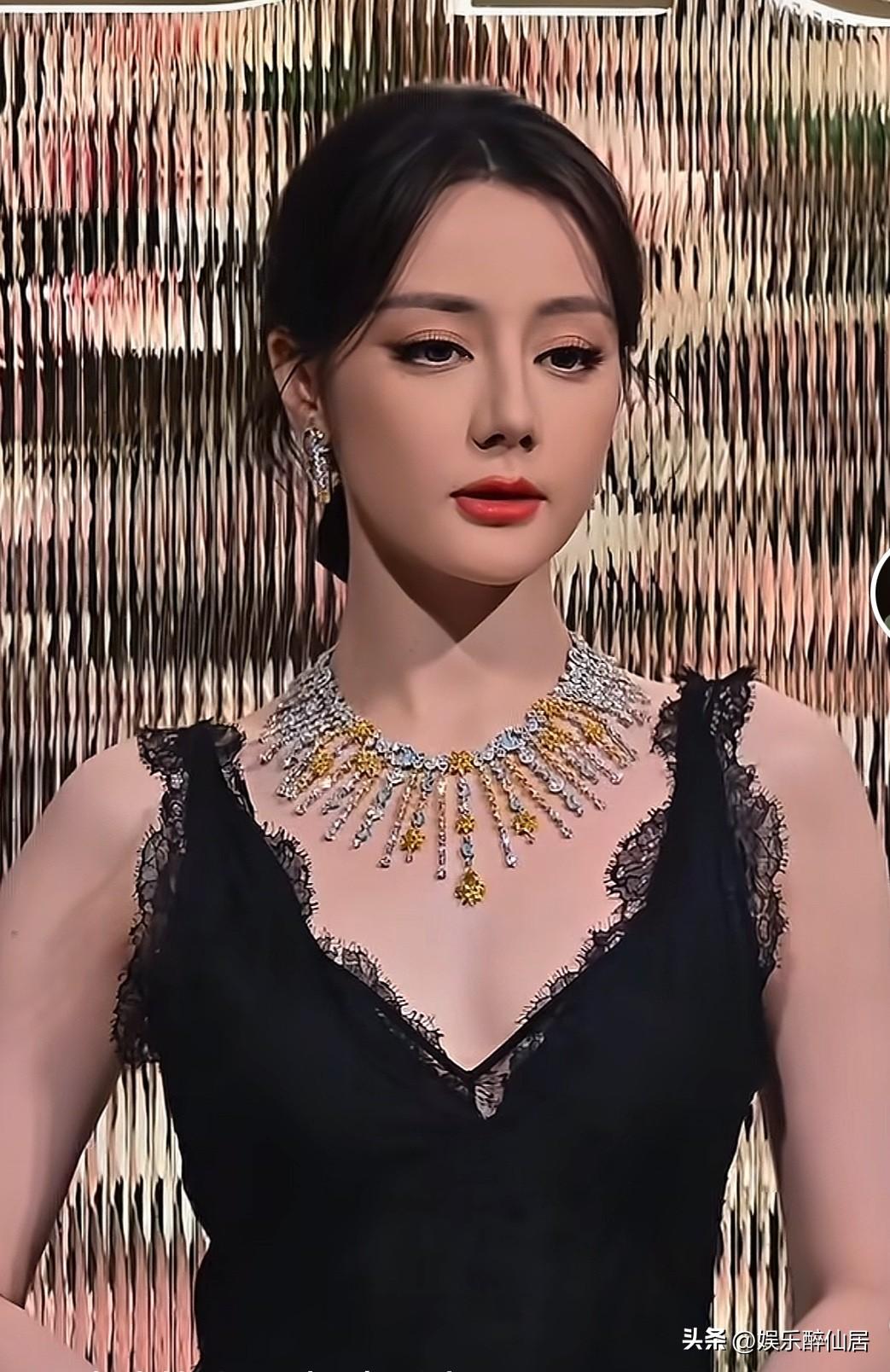 热巴真的变样了？？
你看近日热巴这次回来出活动
怎么感觉哪里不一样
又说不出来，