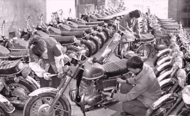 1980年，国防工办主任洪学智上将前去 重庆 视察，特意来到了451厂。座谈时，