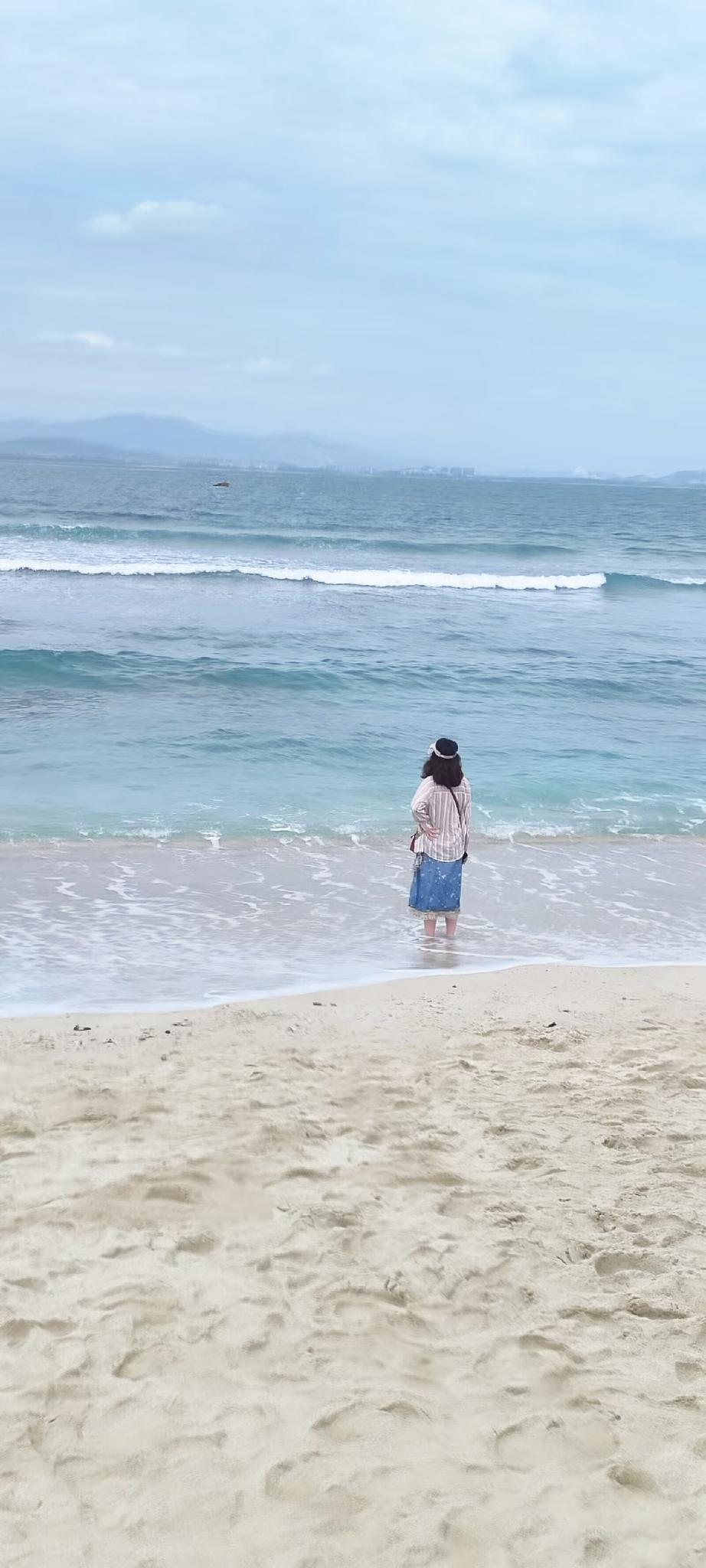 我的心里藏着一片海
文/夏文辉

我的心里藏着一片海，
一片静谧的海。
当夜里所
