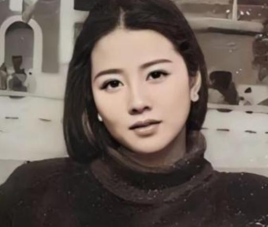 1969年，17岁的女知青张梅香被领导叫到办公室，一把将她抱住，绝望之际，她没有