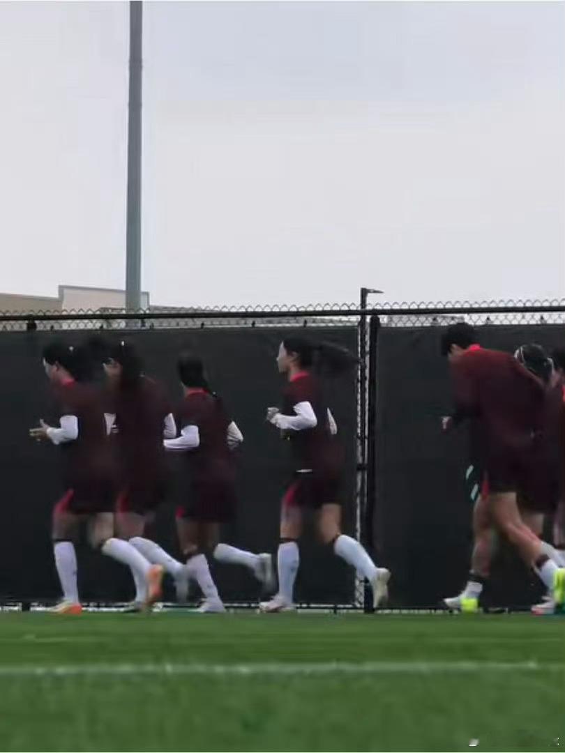 中国女足从上海出发名古屋出征亚运上海偶遇中国女足出发亚运会上海出发，奔赴名古屋！