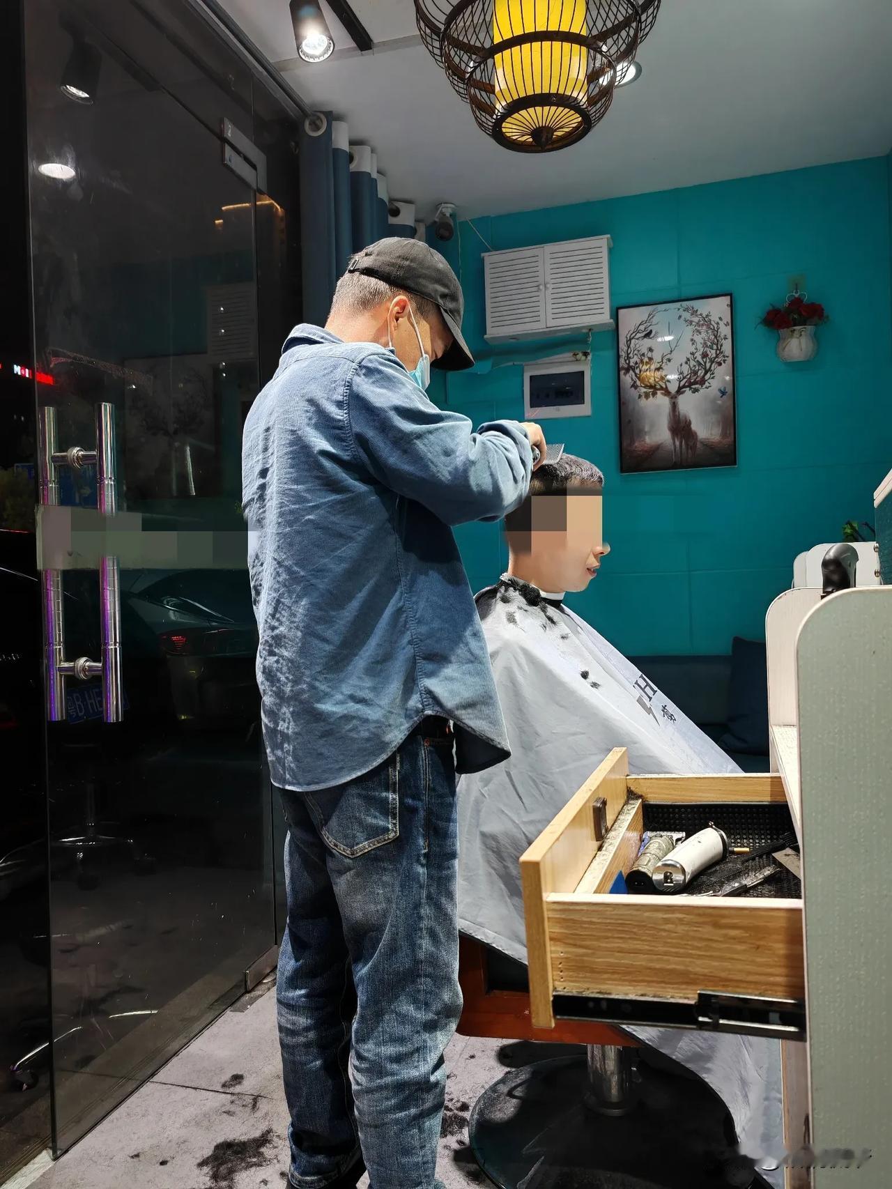 新春开工，从头开始，我就想问一下：今天有多少人理发了？