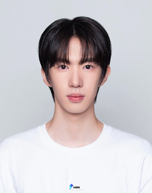 【继韩国新世界百货家外孙女之后，sinjeon炒年糕家孙子也将作为爱豆出道】海外