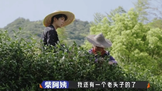 麻绳专挑细处断，苦难专找苦命人。阿姨的一生实在太难，却选择从容面对。陈曦然细心观