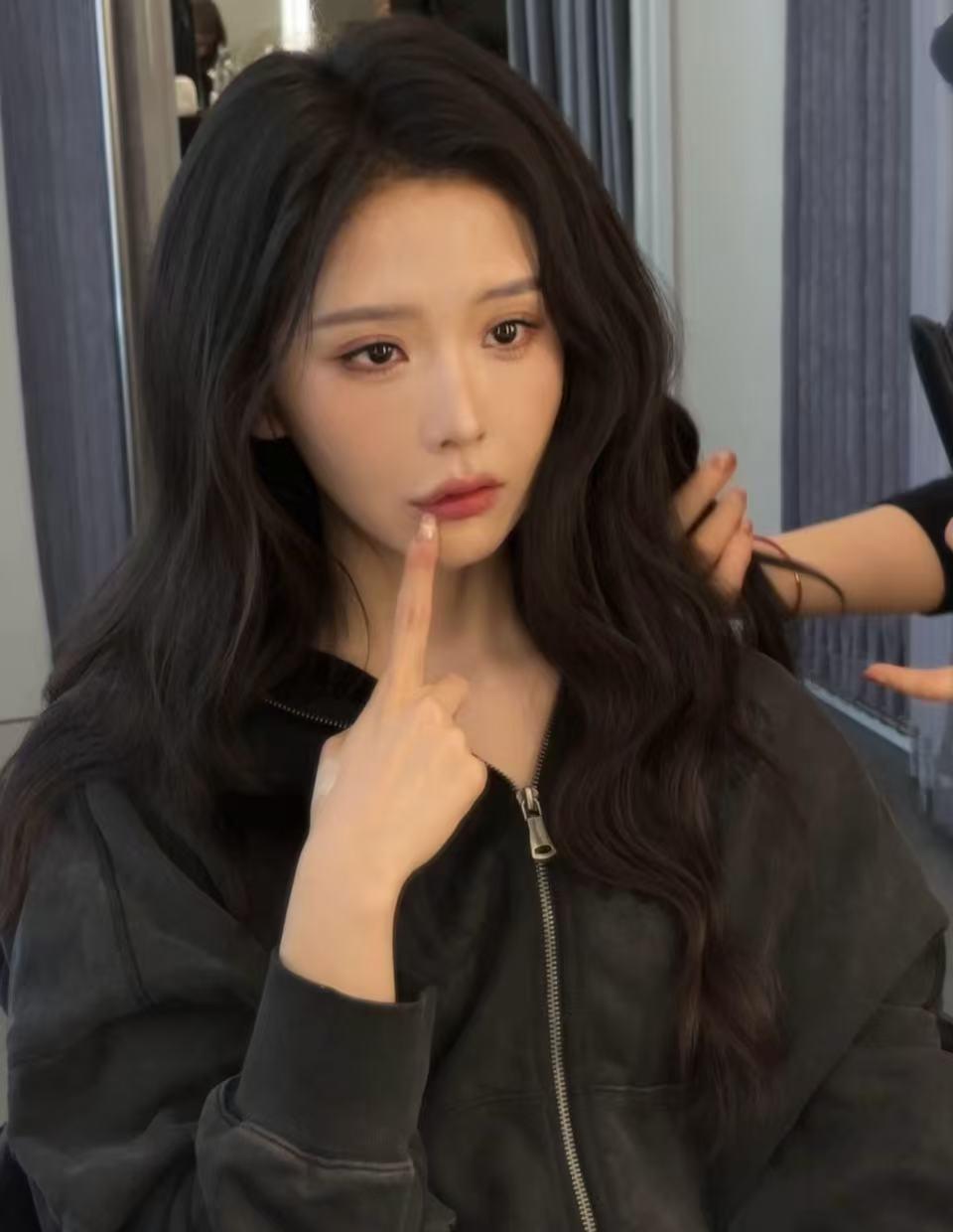 王艺瑾你对你的脸做了什么别再乱猜啦！她只是正常状态变化，真诚又接地气，扫楼全程在