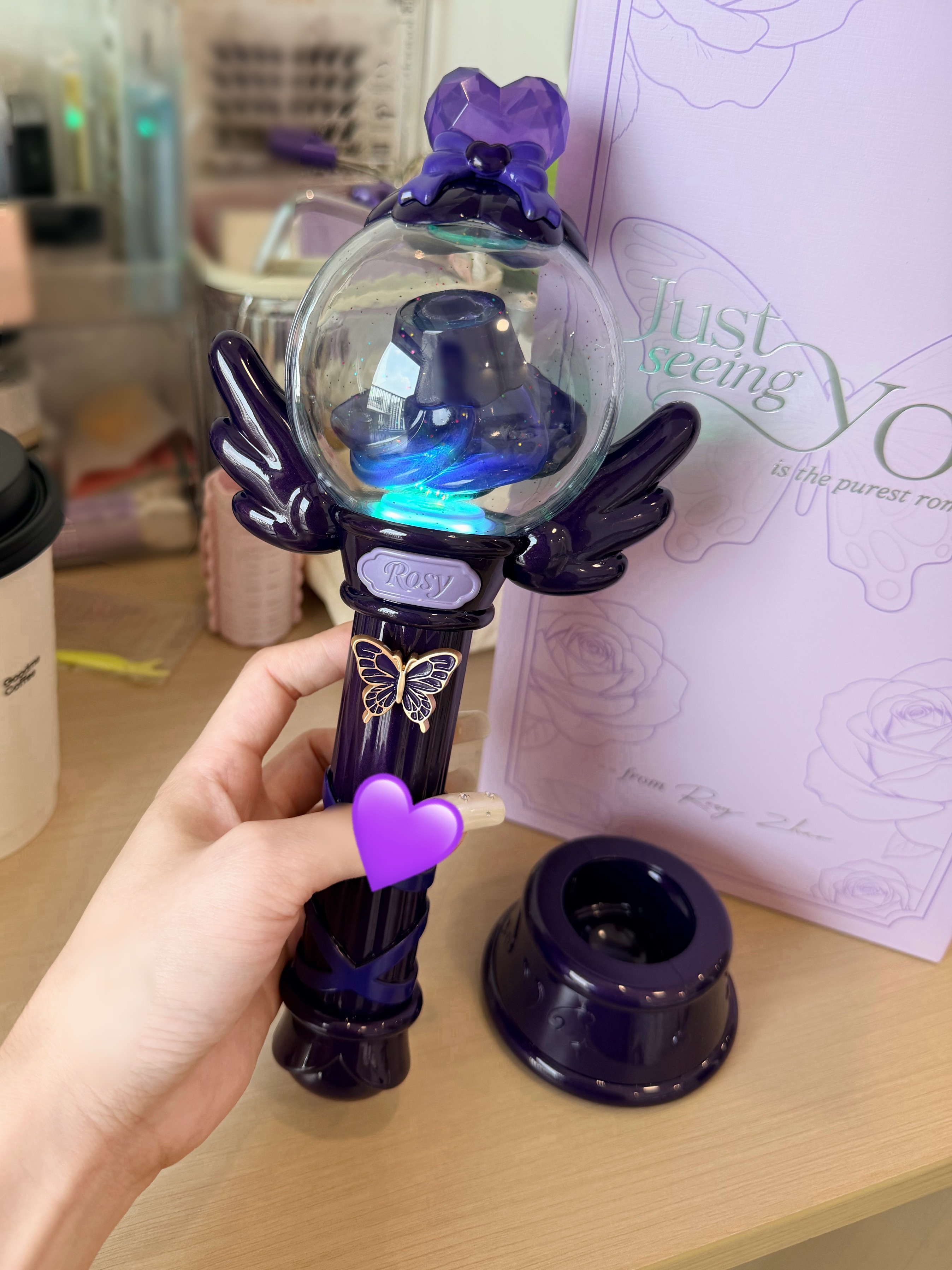 揪一个玫瑰花掉落的澳门应援棒💜明天早上11:09随机数开奖评论就可以 邮费需自