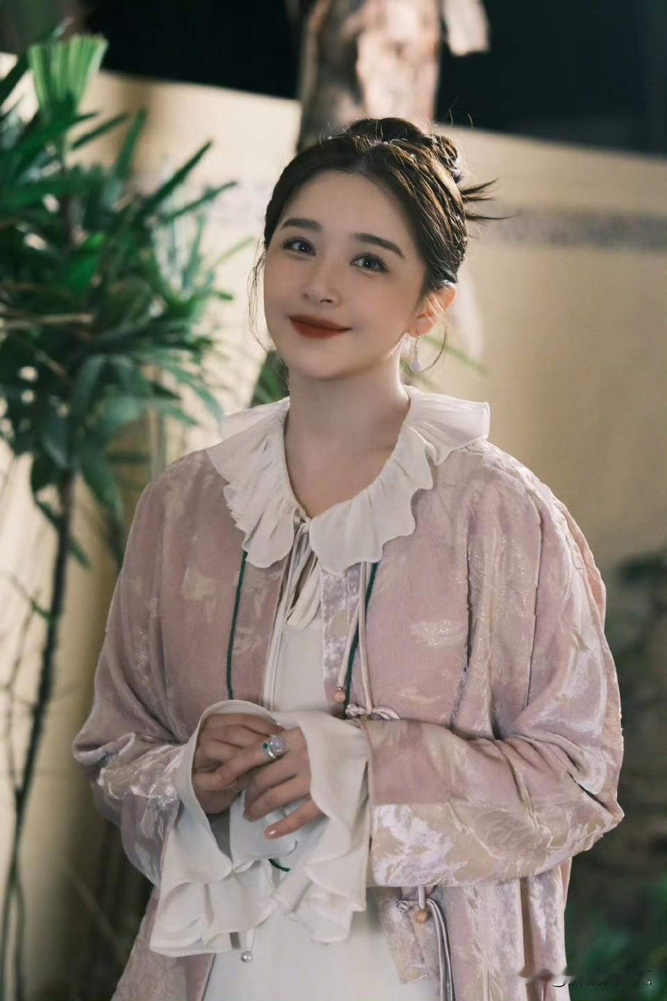 佛系艺人阚清子
37岁的阚清子要么不露面，要么一出来就王炸，都没听说她结婚，就直