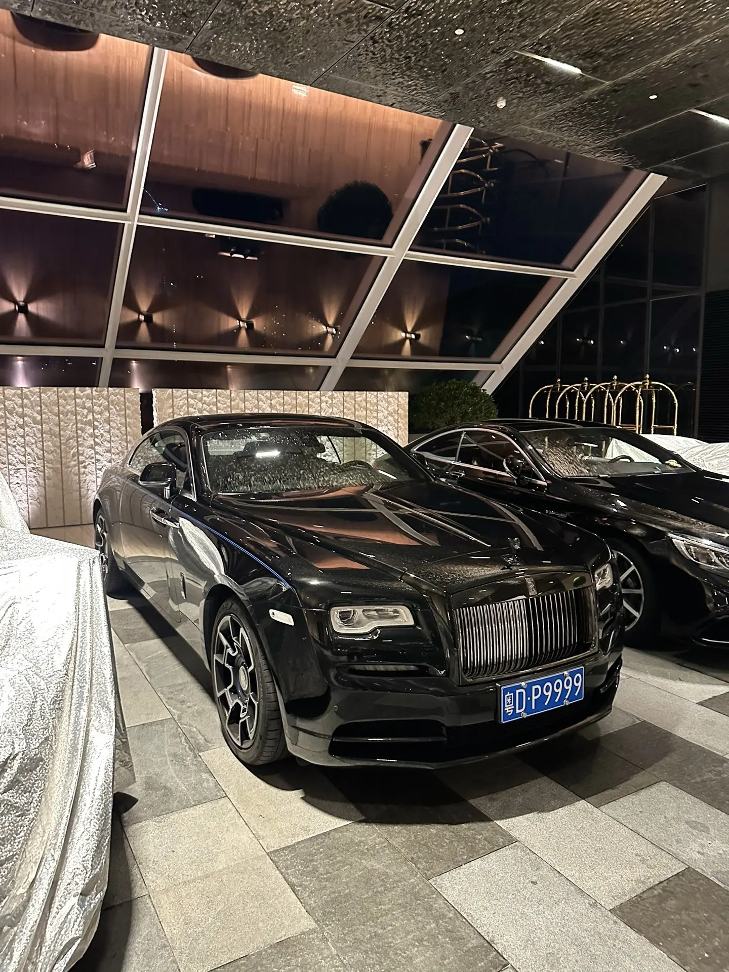 黑武士魅影bb版配上9999车牌，原来劳斯莱斯也可以这么帅劳斯莱斯魅影汕头