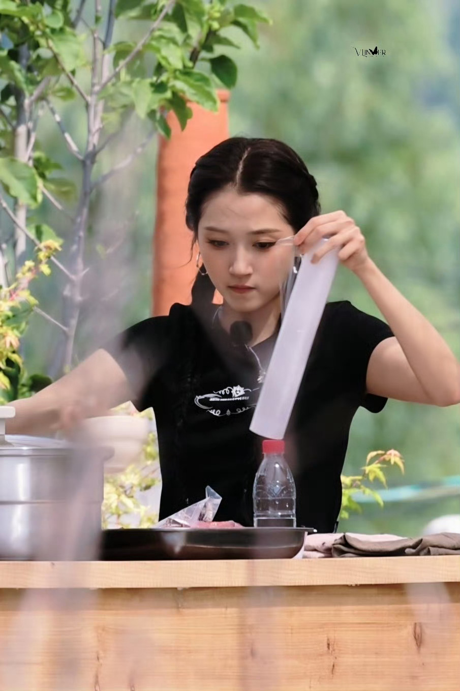 关晓彤关晓彤红掌 gxt关晓彤孟露莎 喜欢夏日的晚风，雨后的彩虹，星星点点的夜和
