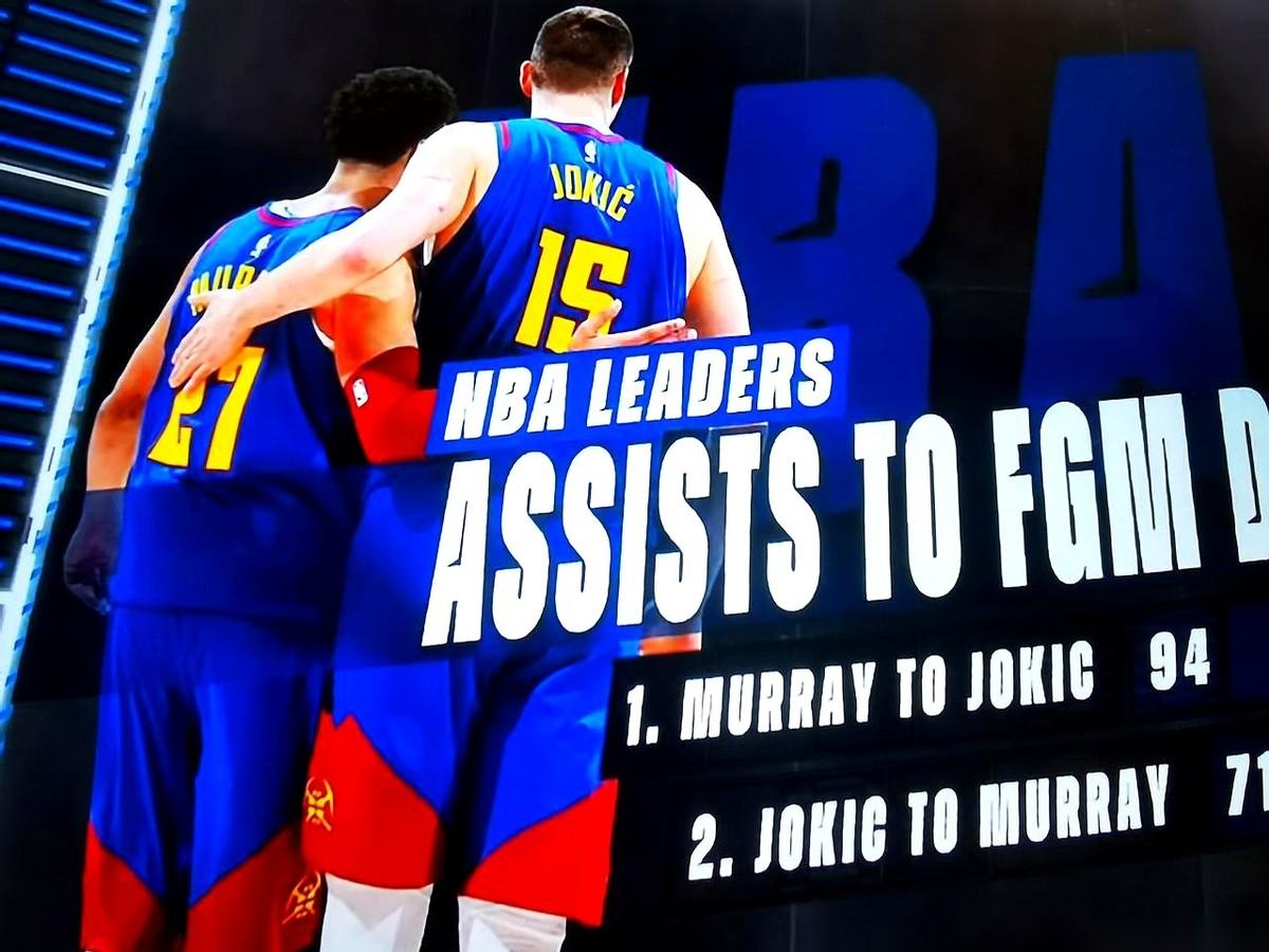 我天，看到约老师单脚往更衣室蹦的那一幕，心都凉了半截。
脚尖一点一点地挪，那种没