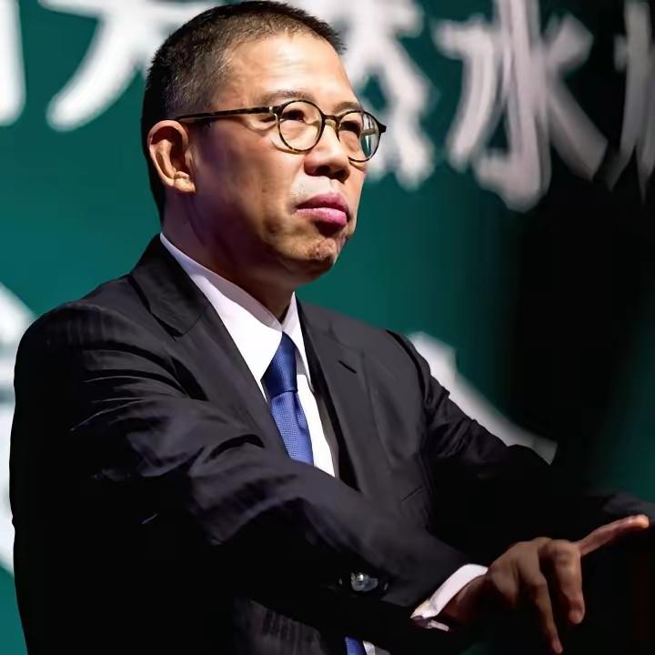 11月22日诸暨市教育大会上，首富钟睒睒又出手了！他以个人名义给诸暨中学捐了1亿
