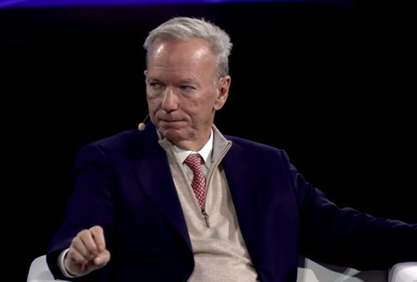 谷歌前CEO直言不喜欢中国AI，因为它“无法被美国控制”
 
谷歌前首席执行官埃