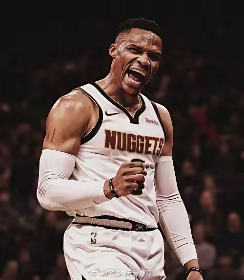 威少刚拿到生涯9000个篮板就火了，你知道霍华德拿到同样数据用了多少场吗？他是N