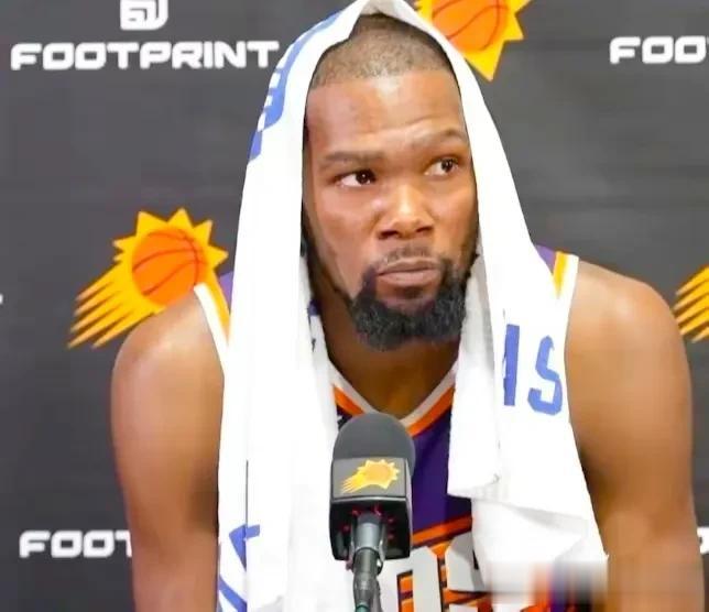 #勇士VS太阳# 
北京时间10月26日NBA太阳队球星杜兰特接受采访谈到了球队