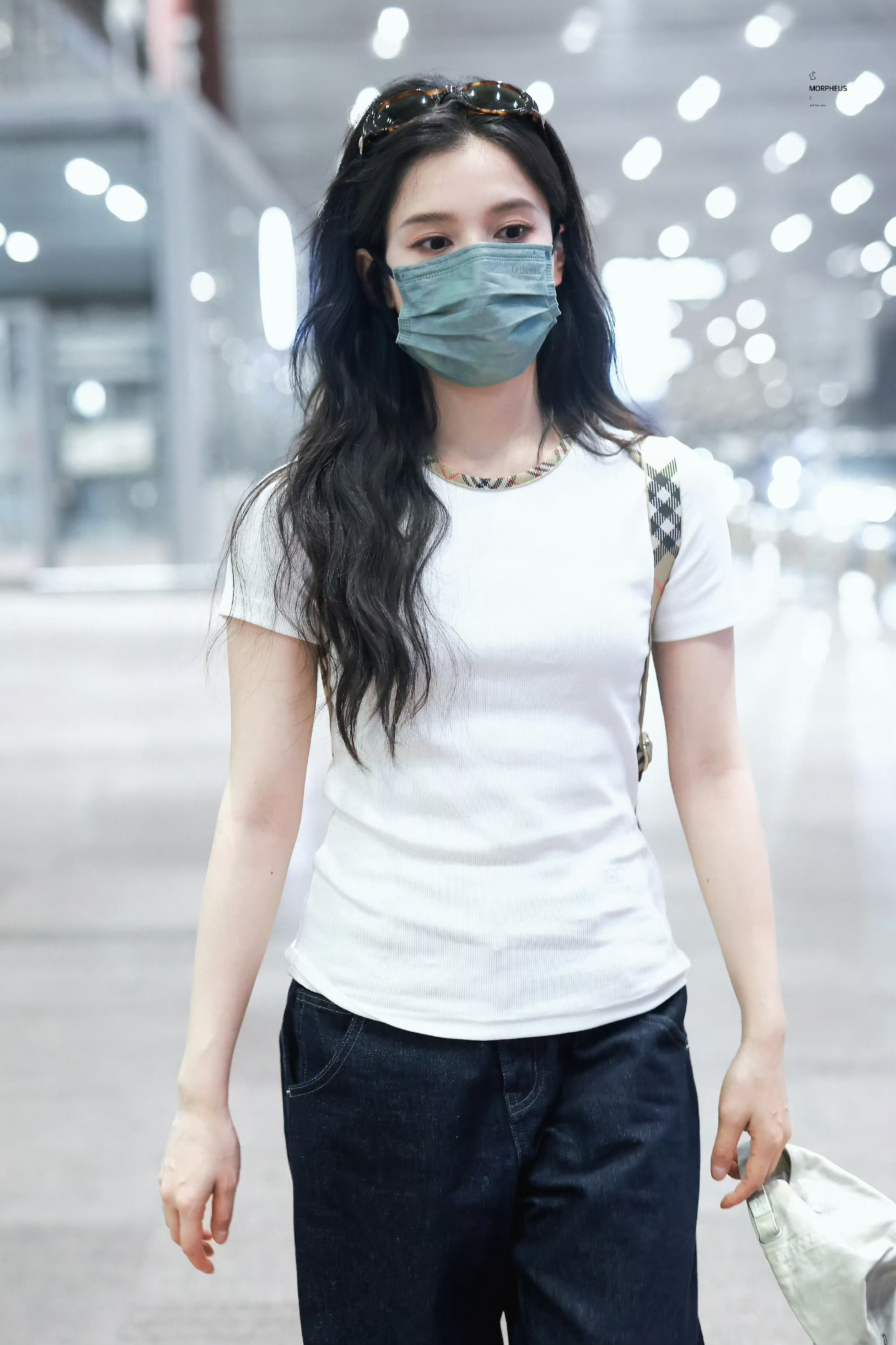 张婧仪张婧仪苗靖 zjy张婧仪野狗骨头 “对你的爱意不止于四季，而是用整个青春来