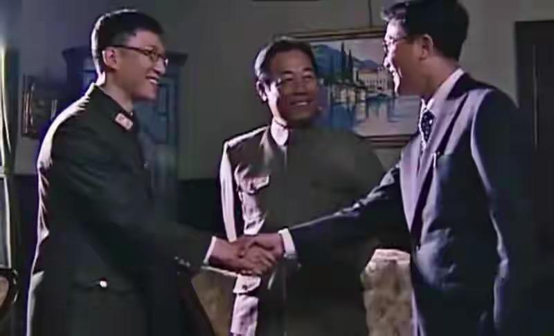 如何评价《潜伏》里的马奎？

剧中对共战绩第一人。

被李克农评价为“老地下，很