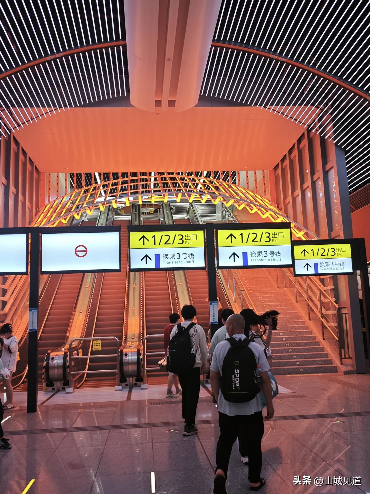 徒步重庆北滨漫行步道。
轨道3号线华新街站起，往江边几百米就是相国寺滨江公园，沿
