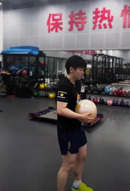 孙颖莎晒训练视频，国内5大顶级官媒站队排面拉满，她的努力该被全世界看到孙颖莎
之