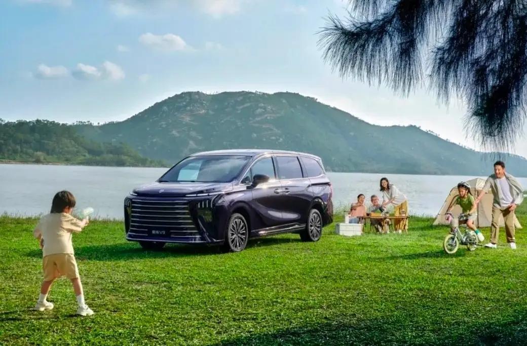 不服都不行！
岚图品牌全年交付15.02万辆，同比增长87%。其中岚图梦想家成为