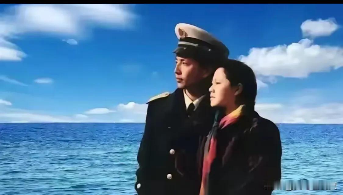 2001年，南海上空，美军飞机恶意挑衅，王伟驾驶战机拦截，却不幸壮烈牺牲 。他的