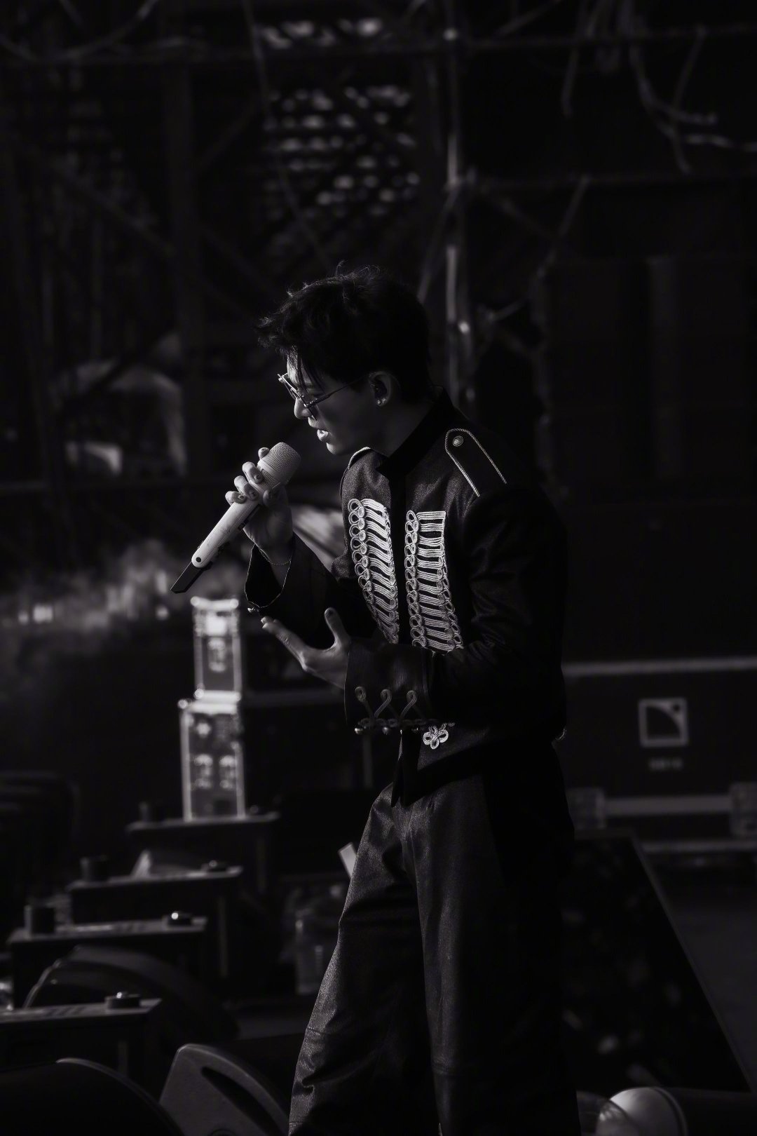 早知道姚琛这样我留着过年看了粉丝绞尽脑汁不如姚琛灵机一动姚琛舞台封神现场！绞尽脑