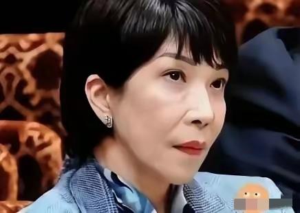 日本这回是真的坐不住了。
高市早苗在记者会上表示：“日本非常需要稀土。”说得直白