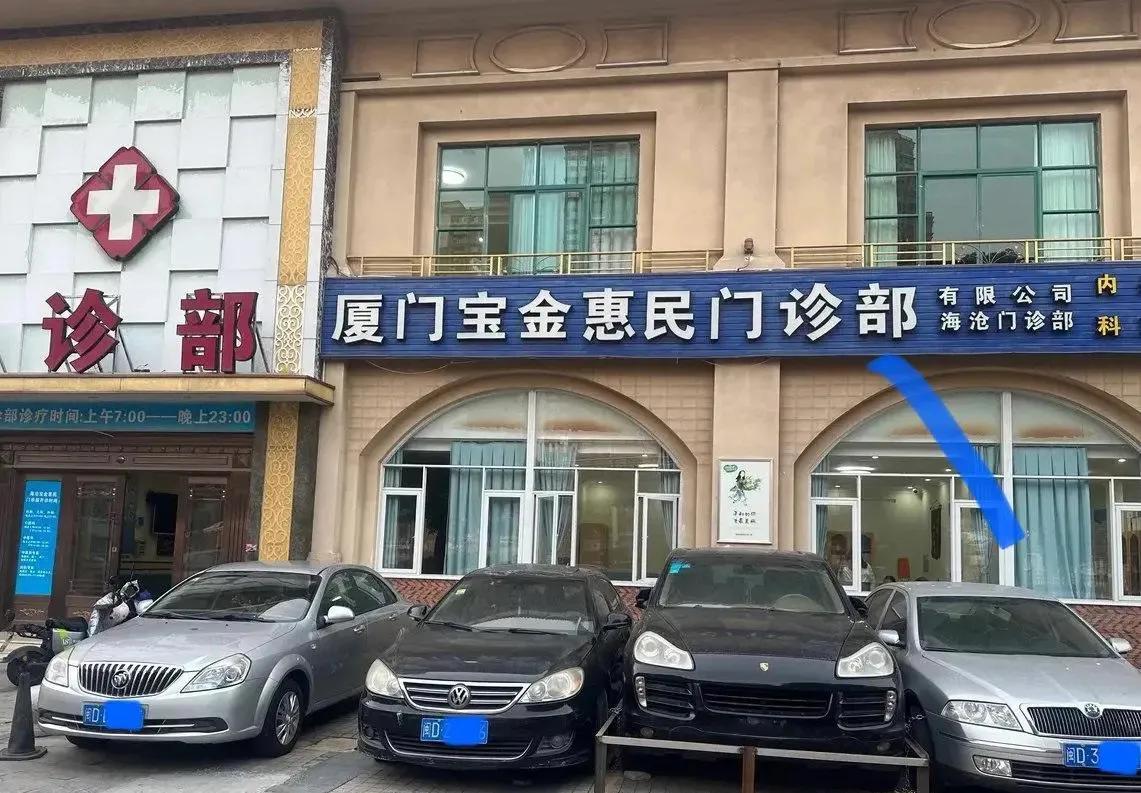 大家看看，中间的保时捷是什么情况？意思是比其他车高级是吗？