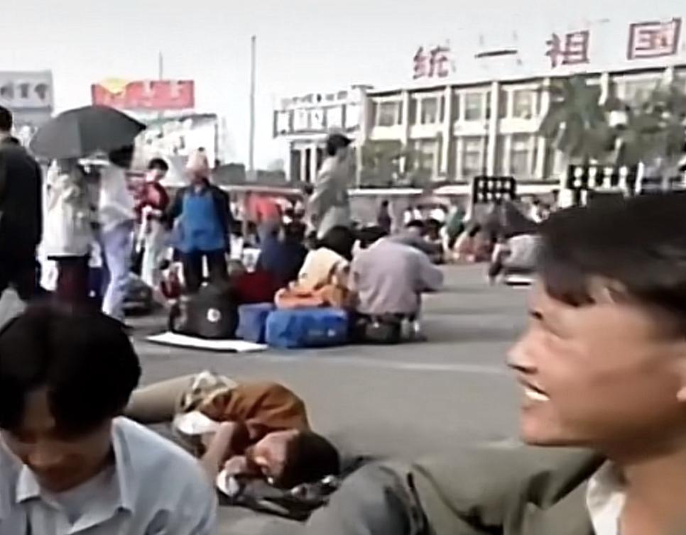 广州，深圳，包括整个珠三角，都不会忘记那个出门打工的你！广东能有今天的发展，离不