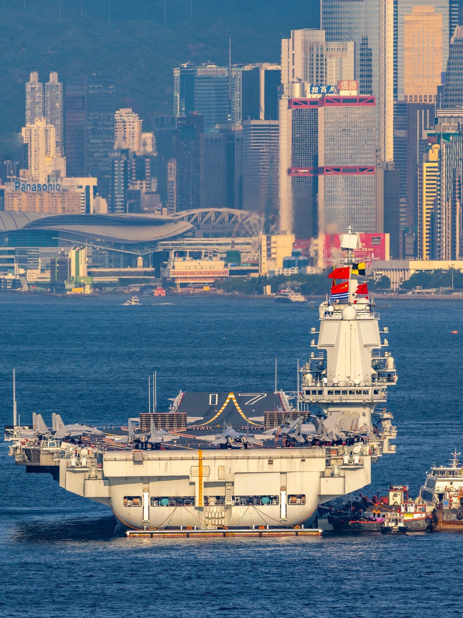 中国航海日看中国的航空母舰百看不厌的山东舰，最强现役常规动力航母航母。 ​​​