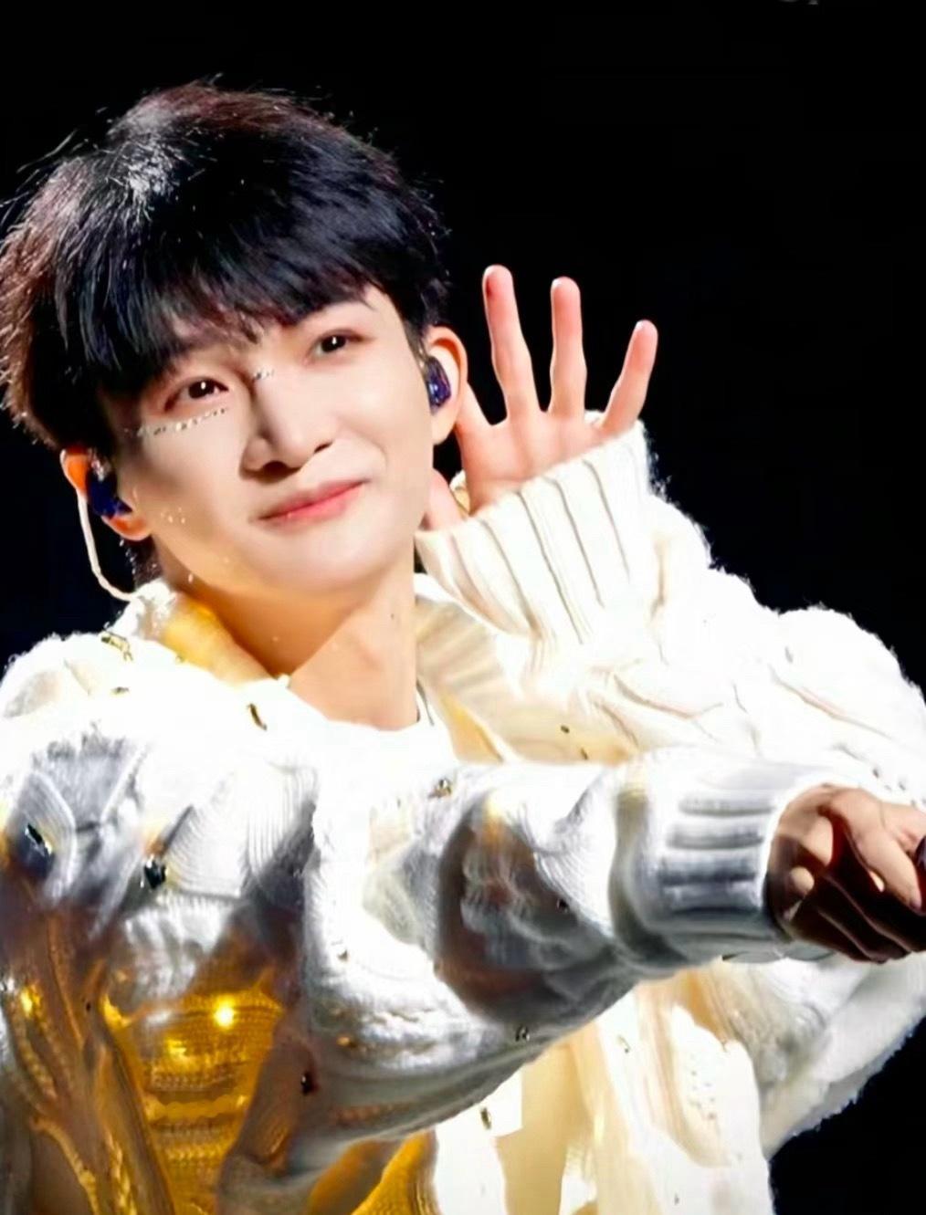 周深座位图细节九月的风，二十九赫兹的频率，连座位都被设计成梦幻的云海，这样的演唱