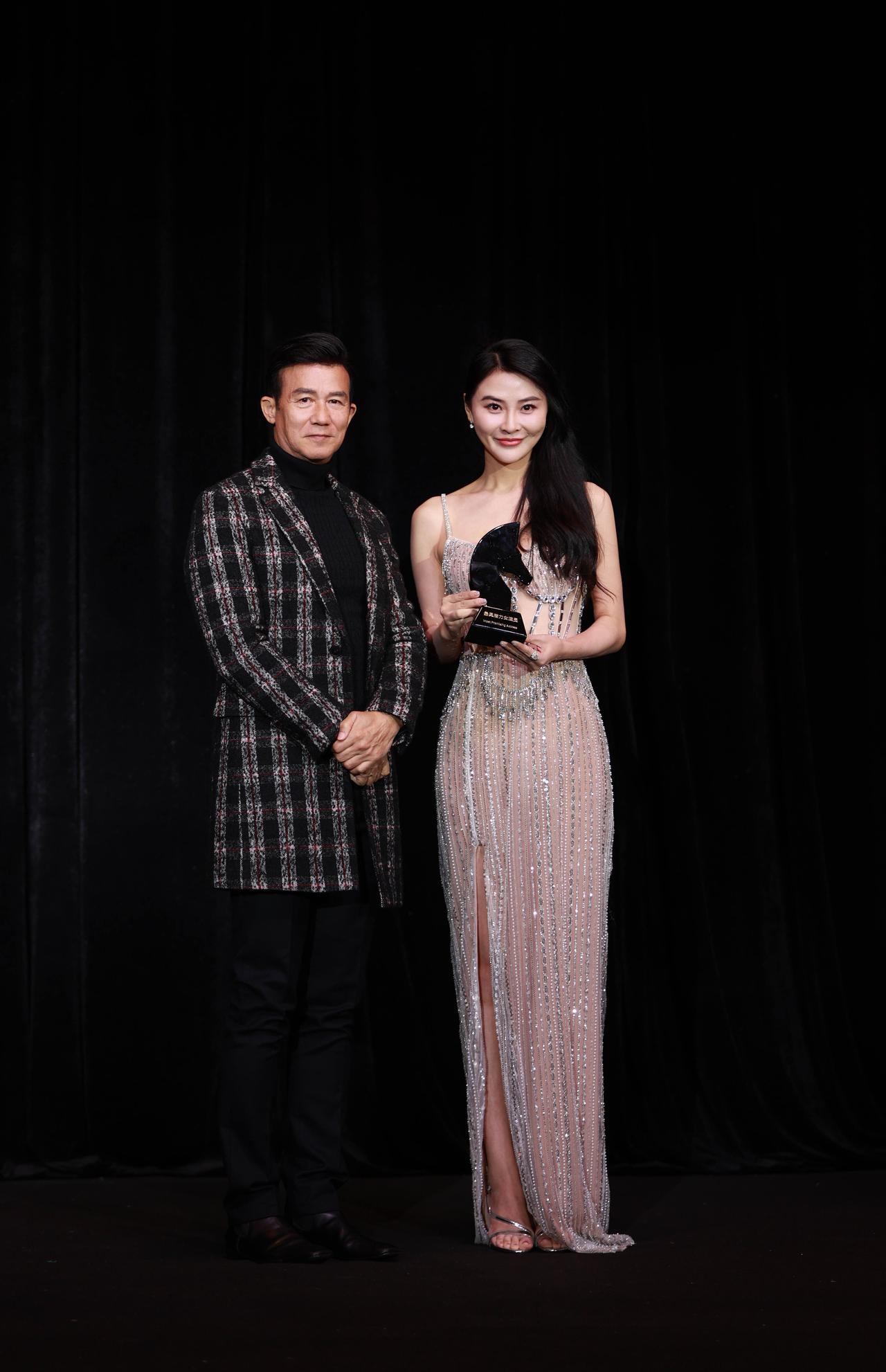 感谢亚洲国际青年电影. 继续努力. 吴丹获得最具潜力女演员[合十]