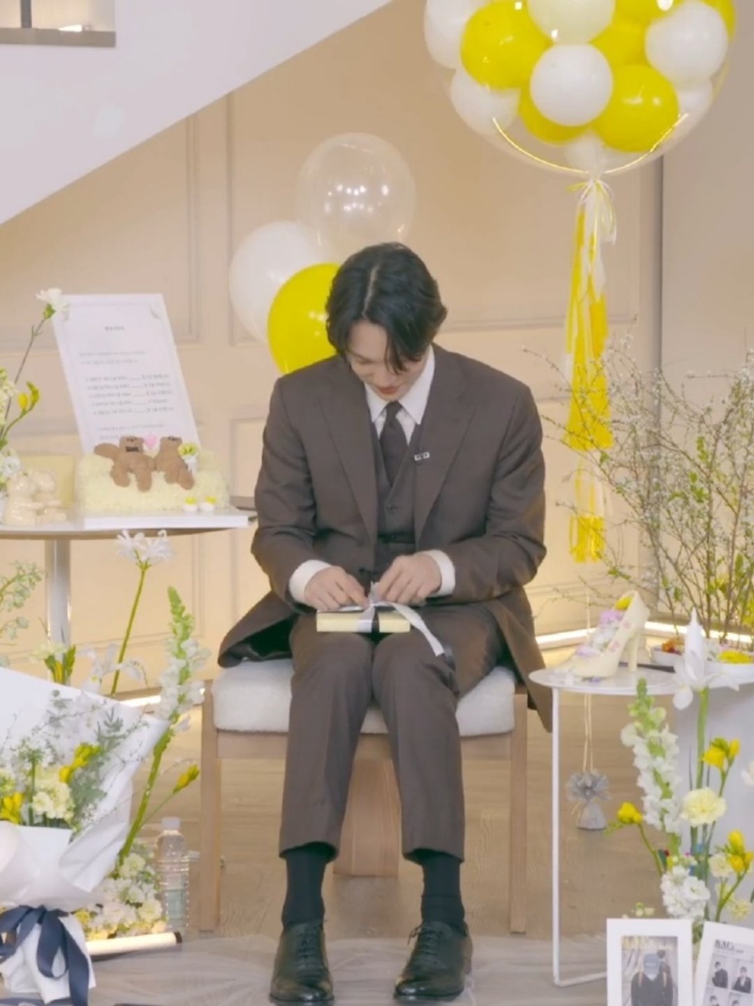 金钟仁[超话]  万花丛中一头熊🐻🤣🤣准备好哭泣了熊妮 