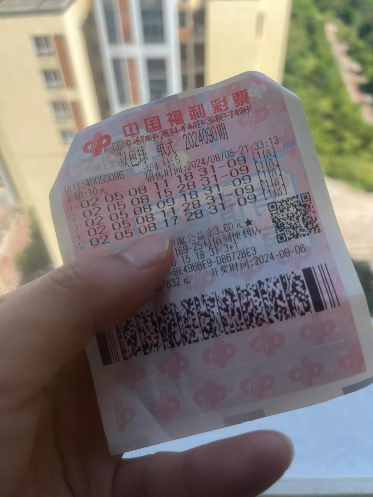 我上期中了个5+0，简单来说跟一等奖擦肩而过，可能命里没有，咱也不稀罕。所以说该