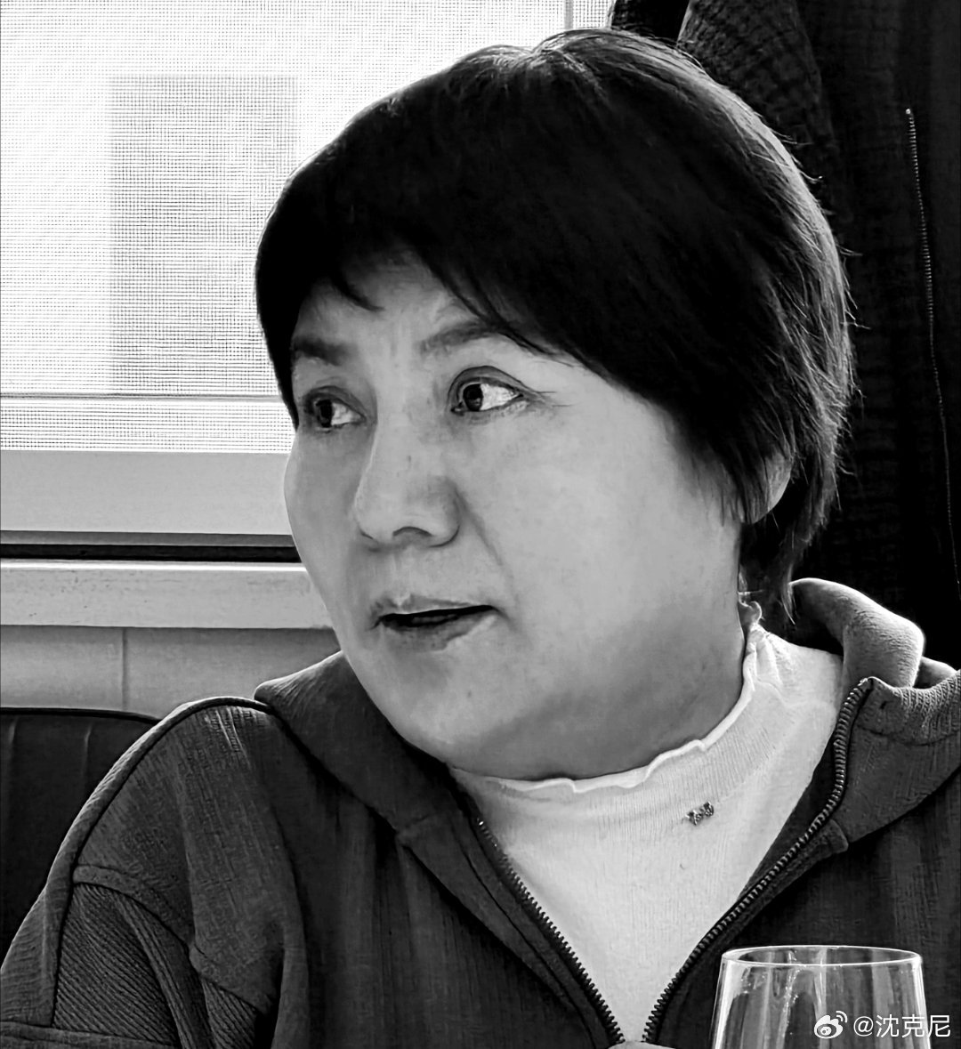 贺兰山立兰葡萄酒庄的左新会告诉我：“她鸡鸣而起，日落不休。不是不累，而是因为热爱