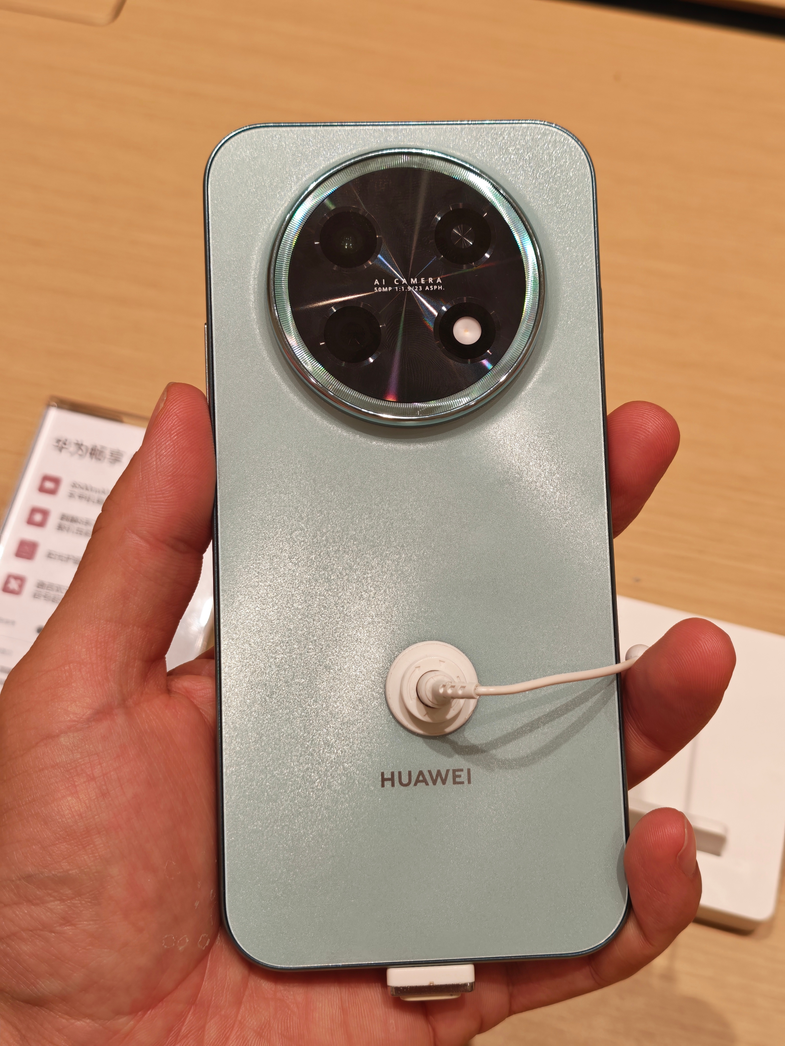 摸了下最近大火的神机华为畅享90 Pro Max，上手了下确实挺可以的，屏幕和做