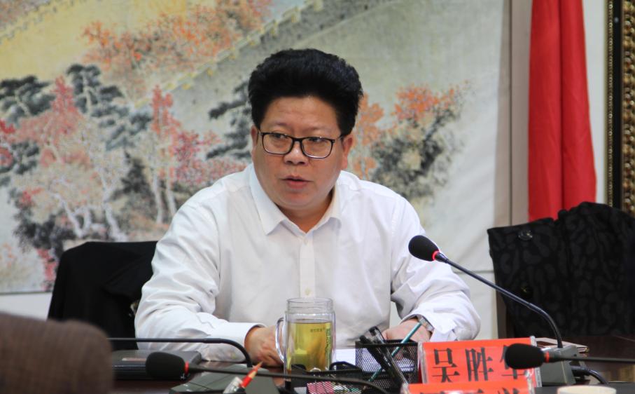 吴胜华到毕节任职后，在谈及全市的债务问题时，曾多次公开表达“债都是前面欠的，凭什