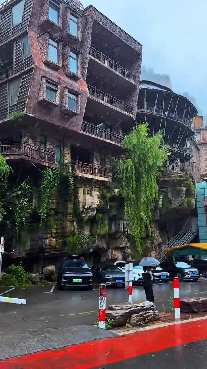 再无熟悉，总是找不到回忆。